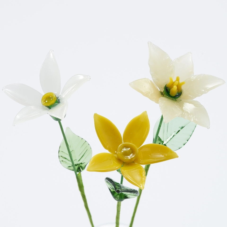 In Loving Memory: Artisan Handblown Glass Flower Tribute – A Lasting Symbol of Love and Remembrance (5) In Loving Memory: Artisan Handblown Glass Flower Tribute – A Lasting Symbol of Love and Remembrance (5)